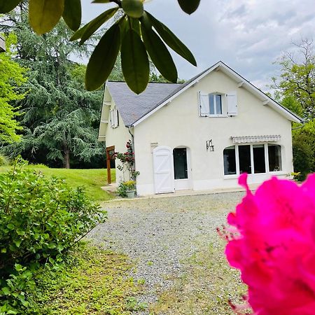 L'Oree Des Roses, Hebergement De Vacances Avec Jardin Et Piscine Gan Екстер'єр фото