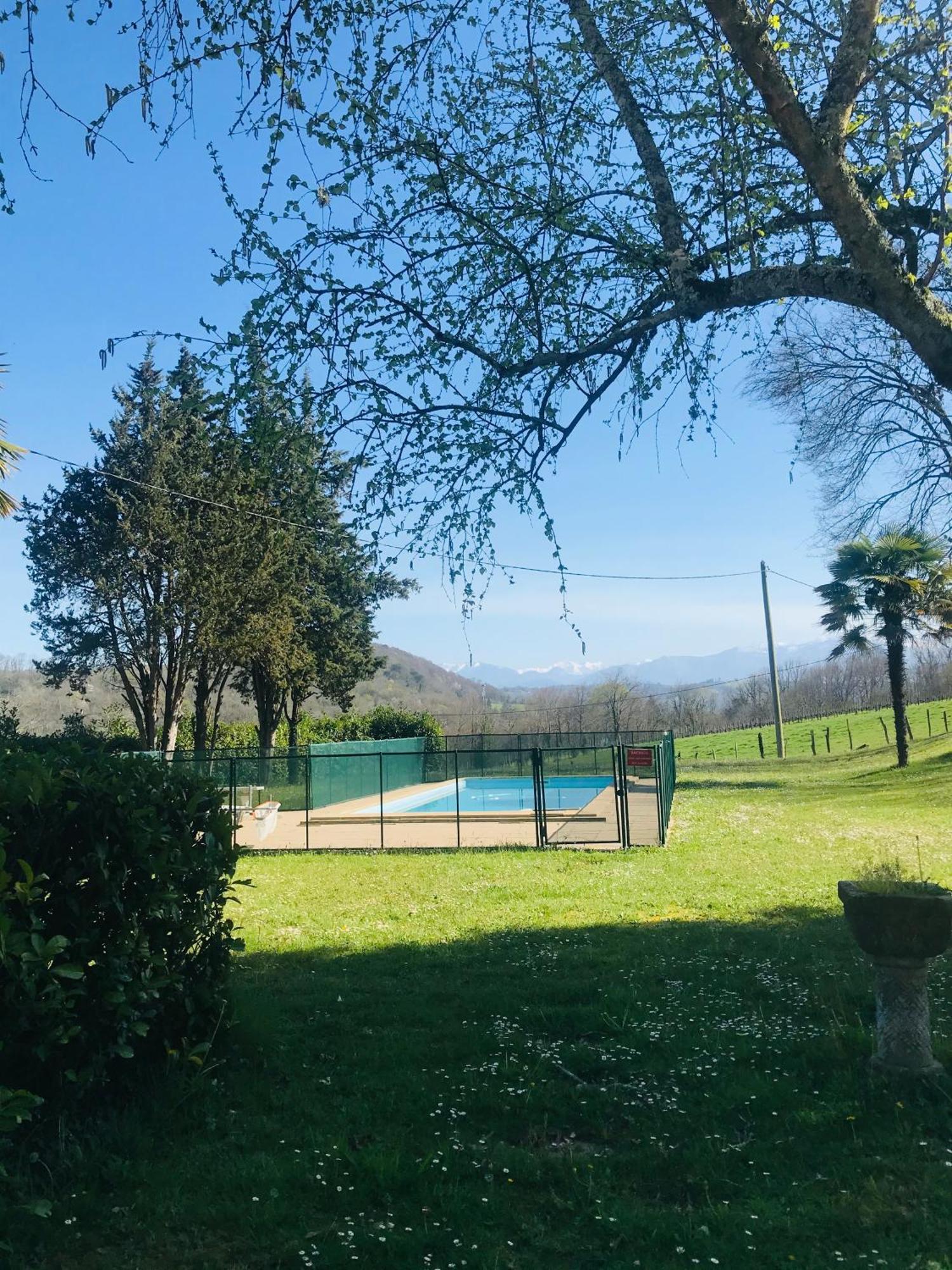 L'Oree Des Roses, Hebergement De Vacances Avec Jardin Et Piscine Gan Екстер'єр фото
